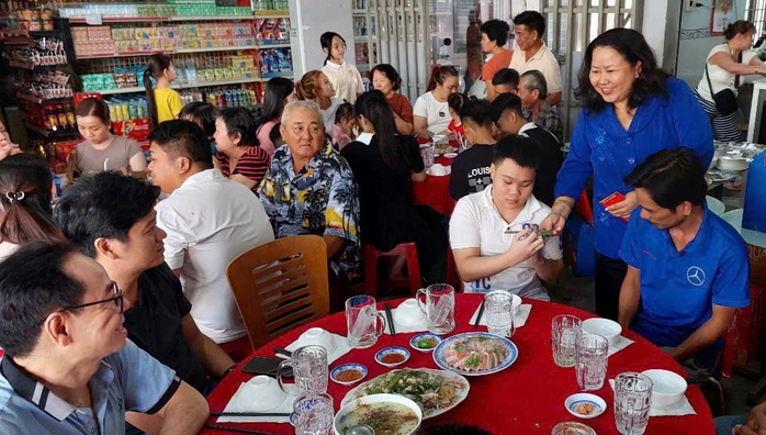 Vui Tết cùng gia đình công nhân ở trọ- Ảnh 2. Vui Tết cùng gia đình công nhân ở trọ- Ảnh 2.