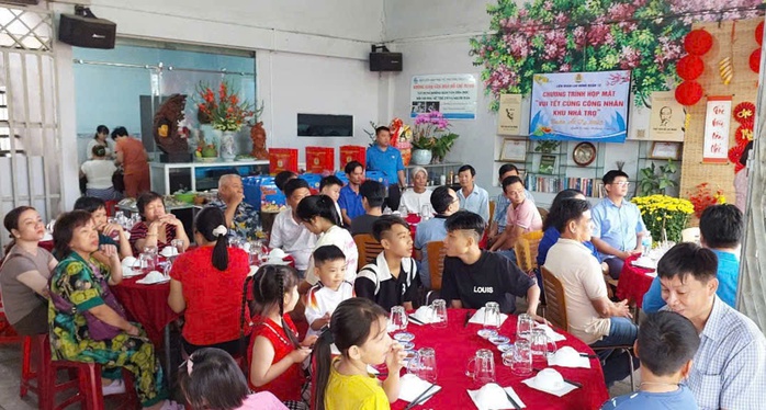 Vui Tết cùng gia đình công nhân ở trọ- Ảnh 1. Vui Tết cùng gia đình công nhân ở trọ- Ảnh 1.