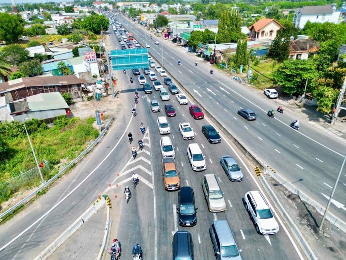 Vũng Tàu: Du khách kín đường ngày Mùng 3 Tết- Ảnh 3. Vũng Tàu: Du khách kín đường ngày Mùng 3 Tết- Ảnh 3.