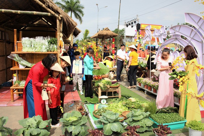 Cuộc thi viết "TẾT THỜI SỐ": Bất chấp những thay đổi, cảm xúc vẫn vẹn nguyên- Ảnh 4. Cuộc thi viết "TẾT THỜI SỐ": Bất chấp những thay đổi, cảm xúc vẫn vẹn nguyên- Ảnh 4.