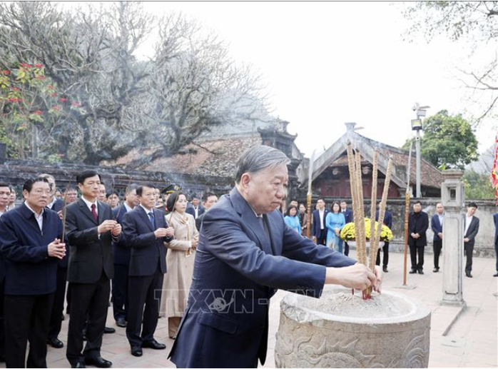 Tổng Bí thư Tô Lâm dâng hương tại Cố đô Hoa Lư- Ảnh 1. Tổng Bí thư Tô Lâm dâng hương tại Cố đô Hoa Lư- Ảnh 1.