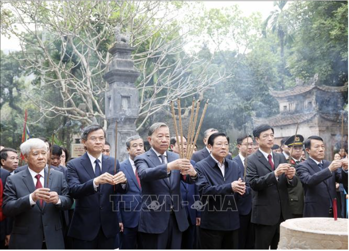 Tổng Bí thư Tô Lâm dâng hương tại Cố đô Hoa Lư- Ảnh 2. Tổng Bí thư Tô Lâm dâng hương tại Cố đô Hoa Lư- Ảnh 2.
