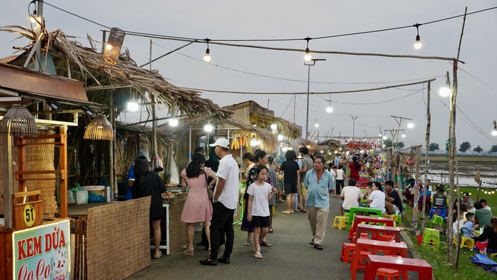 Khách nườm nượp đổ về “chợ quê giữa cánh đồng” dịp Tết - Ảnh 8. Khách nườm nượp đổ về “chợ quê giữa cánh đồng” dịp Tết - Ảnh 8.