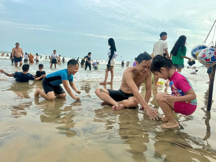 Vũng Tàu: Du khách kín đường ngày Mùng 3 Tết- Ảnh 5. Vũng Tàu: Du khách kín đường ngày Mùng 3 Tết- Ảnh 5.