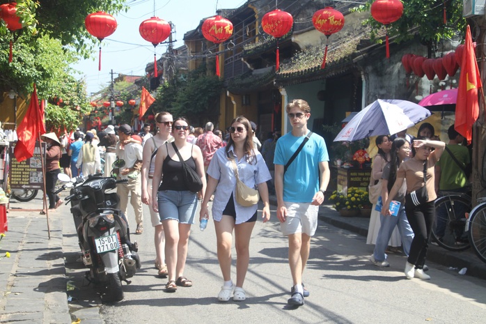 Quảng Nam đón lượng khách tăng kỷ lục 5 ngày Tết- Ảnh 5. Quảng Nam đón lượng khách tăng kỷ lục 5 ngày Tết- Ảnh 5.