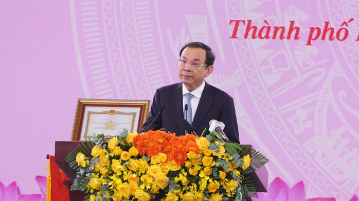 Lực lượng Vũ trang TP HCM đón nhận danh hiệu
Anh hùng lần 3- Ảnh 3. Lực lượng Vũ trang TP HCM đón nhận danh hiệu
Anh hùng lần 3- Ảnh 3.