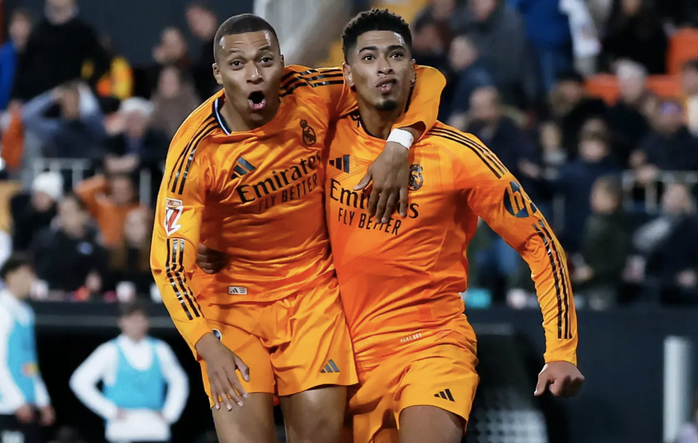 Vinicius nhận thẻ đỏ, Real Madrid lên đỉnh bảng La Liga- Ảnh 3. Vinicius nhận thẻ đỏ, Real Madrid lên đỉnh bảng La Liga- Ảnh 3.