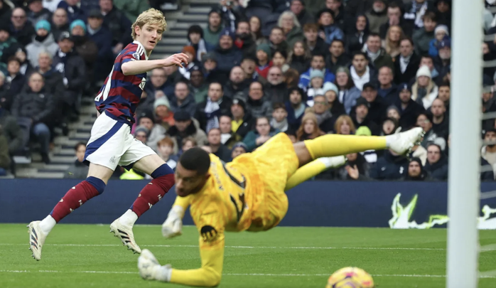 Tottenham đánh rơi chiến thắng sân nhà bởi bàn thua tranh cãi- Ảnh 2. Tottenham đánh rơi chiến thắng sân nhà bởi bàn thua tranh cãi- Ảnh 2.