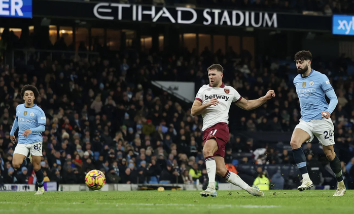 "Quái thú" tái xuất, Man City mở đại tiệc bàn thắng tại Etihad- Ảnh 4. "Quái thú" tái xuất, Man City mở đại tiệc bàn thắng tại Etihad- Ảnh 4.