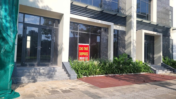 Hàng quán ở Hà Nội đóng cửa hàng loạt, mặt bằng cho thuê ở trung tâm ế ẩm
- Ảnh 4. Hàng quán ở Hà Nội đóng cửa hàng loạt, mặt bằng cho thuê ở trung tâm ế ẩm
- Ảnh 4.