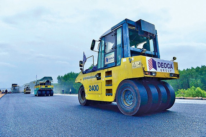 Tập đoàn Đèo Cả thi công đoạn Quảng Ngãi - Hoài Nhơn thuộc dự án đường cao tốc Bắc - Nam phía Đông giai đoạn 2021-2025. Ảnh: NAM KHÁNH Tập đoàn Đèo Cả thi công đoạn Quảng Ngãi - Hoài Nhơn thuộc dự án đường cao tốc Bắc - Nam phía Đông giai đoạn 2021-2025. Ảnh: NAM KHÁNH
