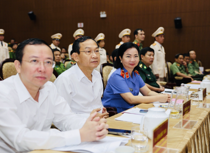 Bộ trưởng Lương Tam Quang dự Hội nghị triển khai công tác năm 2025 của Công an TP HCM - Ảnh 4. Bộ trưởng Lương Tam Quang dự Hội nghị triển khai công tác năm 2025 của Công an TP HCM - Ảnh 4.