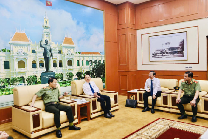 Bộ trưởng Lương Tam Quang dự Hội nghị triển khai công tác năm 2025 của Công an TP HCM - Ảnh 1. Bộ trưởng Lương Tam Quang dự Hội nghị triển khai công tác năm 2025 của Công an TP HCM - Ảnh 1.