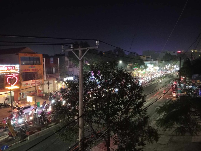 Cổ động viên cả nước xuống đường ăn mừng chức vô địch của tuyển Việt Nam- Ảnh 2. Cổ động viên cả nước xuống đường ăn mừng chức vô địch của tuyển Việt Nam- Ảnh 2.