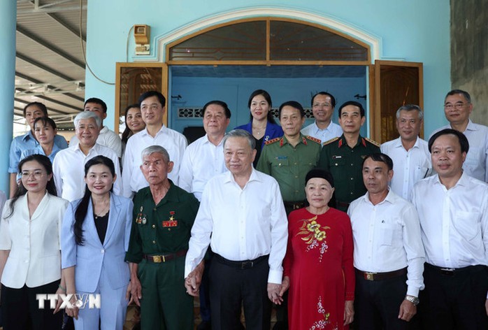 Tổng Bí thư Tô Lâm thăm và làm việc với Công an tỉnh Bình Phước- Ảnh 8. Tổng Bí thư Tô Lâm thăm và làm việc với Công an tỉnh Bình Phước- Ảnh 8.
