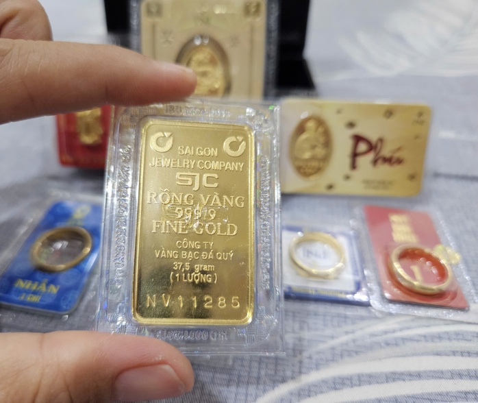 Giá vàng giảm sốc, Công ty PNJ không còn vàng miếng, vàng nhẫn để bán- Ảnh 2. Giá vàng giảm sốc, Công ty PNJ không còn vàng miếng, vàng nhẫn để bán- Ảnh 2.