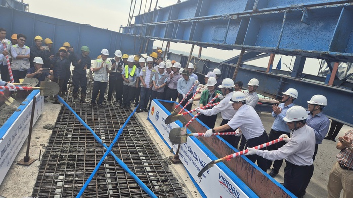 Hợp long cây cầu rất quan trọng đối với tỉnh Sóc Trăng- Ảnh 1. Hợp long cây cầu rất quan trọng đối với tỉnh Sóc Trăng- Ảnh 1.