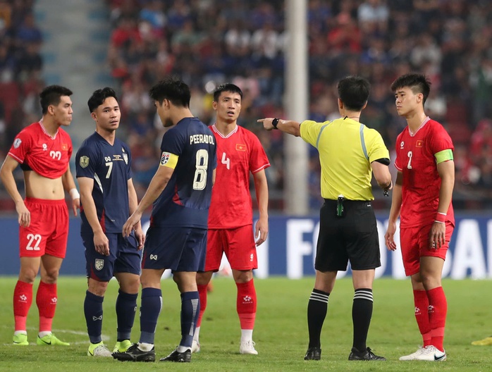 Vô địch ASEAN Cup, Bùi Tiến Dũng được tuyên dương ở quê nhà- Ảnh 1. Vô địch ASEAN Cup, Bùi Tiến Dũng được tuyên dương ở quê nhà- Ảnh 1.