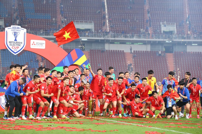 HLV Kim Sang-sik dè bỉu bàn thắng "xấu xí" của tuyển Thái Lan- Ảnh 1. HLV Kim Sang-sik dè bỉu bàn thắng "xấu xí" của tuyển Thái Lan- Ảnh 1.
