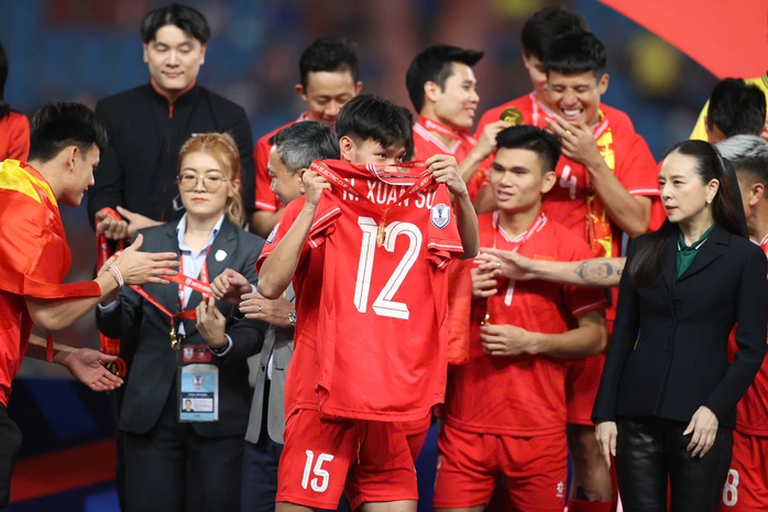 Báo Indonesia: "Việt Nam vô địch không chỉ nhờ mỗi Xuân Son"- Ảnh 2. Báo Indonesia: "Việt Nam vô địch không chỉ nhờ mỗi Xuân Son"- Ảnh 2.