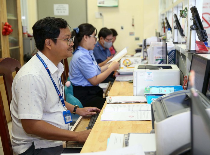 Nghị định 178 có quy định chính sách khuyến khích cán bộ cấp trung ương, cấp tỉnh về công tác ở cấp xã. Trong ảnh: Cán bộ UBND phường 8, quận 10, TP HCM trong giờ làm việc Ảnh: HOÀNG TRIỀU Nghị định 178 có quy định chính sách khuyến khích cán bộ cấp trung ương, cấp tỉnh về công tác ở cấp xã. Trong ảnh: Cán bộ UBND phường 8, quận 10, TP HCM trong giờ làm việc Ảnh: HOÀNG TRIỀU