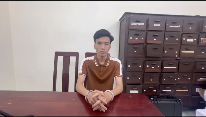TP HCM: Công an bắt hai thanh niên cướp điện thoại người đi đường- Ảnh 2. TP HCM: Công an bắt hai thanh niên cướp điện thoại người đi đường- Ảnh 2.