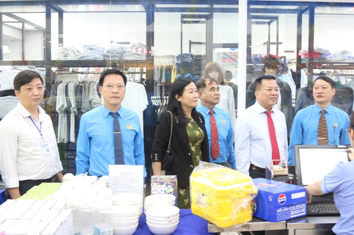LĐLĐ Nha Trang: Tổ chức chợ Tết Công đoàn năm 2025- Ảnh 3. LĐLĐ Nha Trang: Tổ chức chợ Tết Công đoàn năm 2025- Ảnh 3.