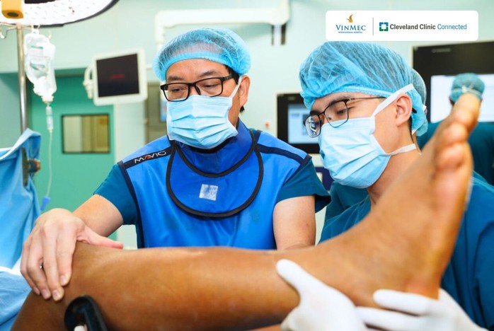 Ai là người trực tiếp phẫu thuật cho cầu thủ Xuân Son?- Ảnh 3. Ai là người trực tiếp phẫu thuật cho cầu thủ Xuân Son?- Ảnh 3.