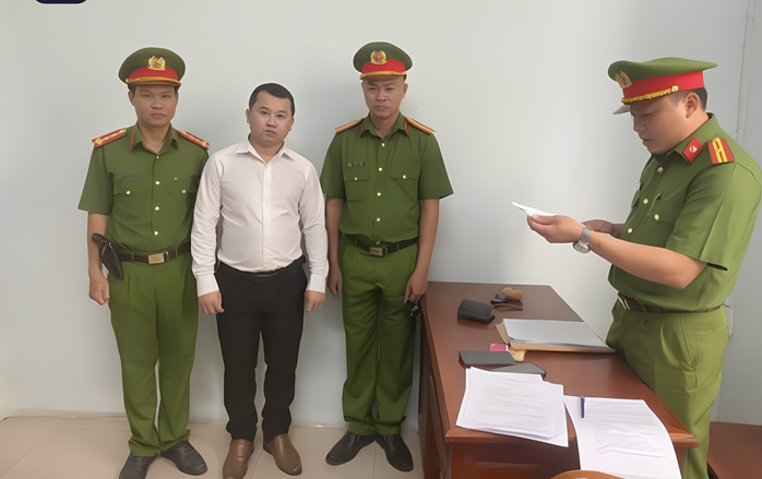 Một cựu nhân viên ngân hàng bị bắt- Ảnh 1. Một cựu nhân viên ngân hàng bị bắt- Ảnh 1.