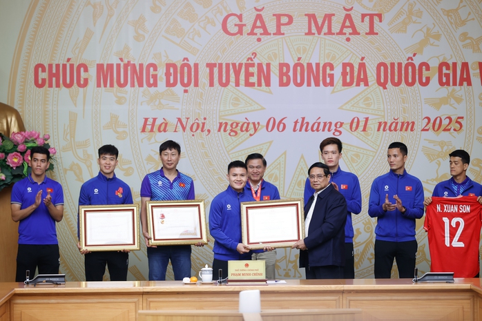 Thủ tướng: Bàn thắng ấn định tỉ số trận Việt Nam-Thái Lan làm thăng hoa chiến thắng của chúng ta- Ảnh 2. Thủ tướng: Bàn thắng ấn định tỉ số trận Việt Nam-Thái Lan làm thăng hoa chiến thắng của chúng ta- Ảnh 2.