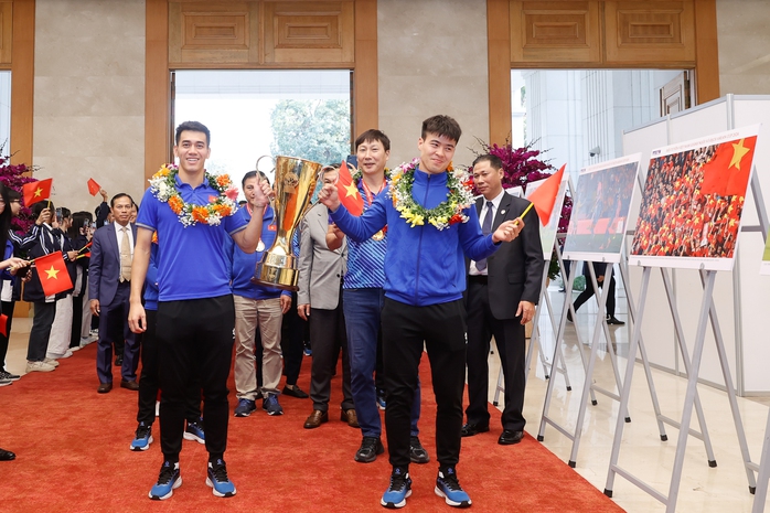 Thủ tướng gặp mặt chúc mừng đội tuyển Việt Nam vô địch ASEAN Cup 2024- Ảnh 2. Thủ tướng gặp mặt chúc mừng đội tuyển Việt Nam vô địch ASEAN Cup 2024- Ảnh 2.