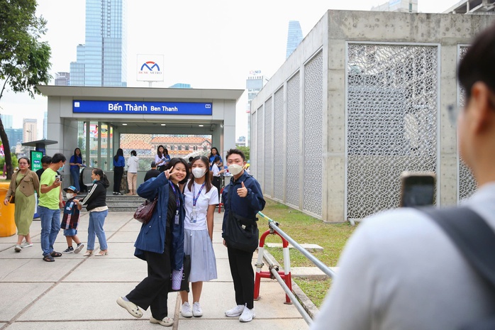 Metro số 1: Những con số ấn tượng sau 2 tuần vận hành- Ảnh 2. Metro số 1: Những con số ấn tượng sau 2 tuần vận hành- Ảnh 2.