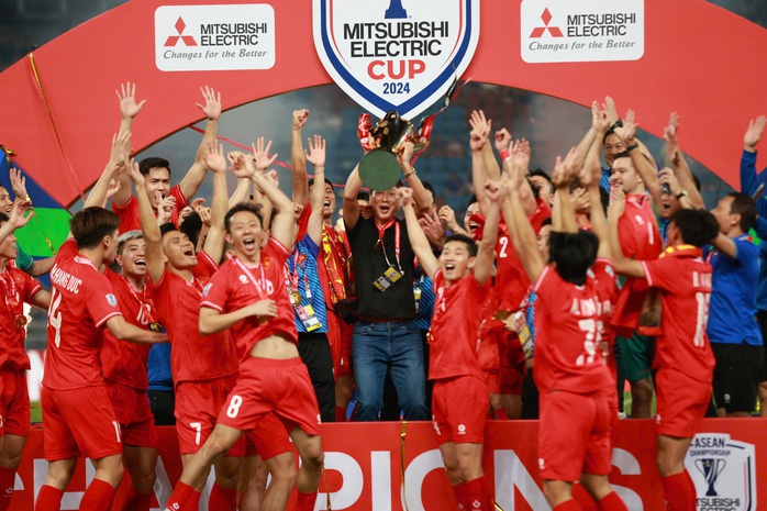 Việt Nam vô địch ASEAN Cup, báo Hàn Quốc khen HLV Kim Sang-sik hết lời- Ảnh 1. Việt Nam vô địch ASEAN Cup, báo Hàn Quốc khen HLV Kim Sang-sik hết lời- Ảnh 1.