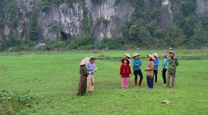 Người dân tại xã Tiến Hóa vẫn đang chờ đợi tiền đền bù suốt gần 20 năm qua Người dân tại xã Tiến Hóa vẫn đang chờ đợi tiền đền bù suốt gần 20 năm qua