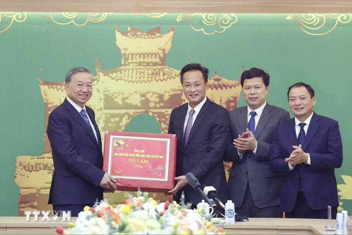 Tổng Bí thư Tô Lâm thăm và chúc Tết tại tỉnh Hưng Yên- Ảnh 2. Tổng Bí thư Tô Lâm thăm và chúc Tết tại tỉnh Hưng Yên- Ảnh 2.