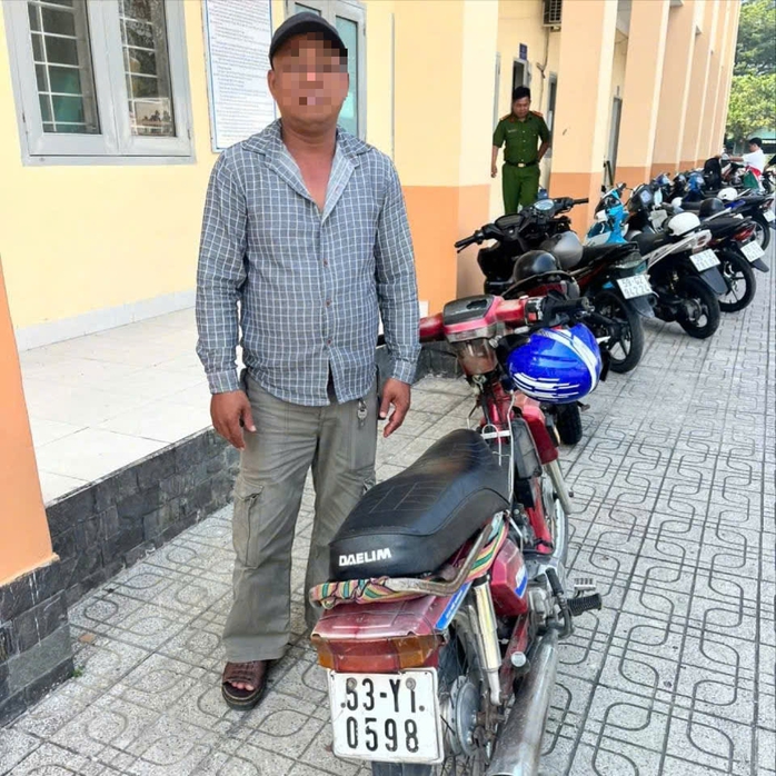 Lấy lời khai người đàn ông ở TP HCM nói "Đường này là của tao"- Ảnh 1. Lấy lời khai người đàn ông ở TP HCM nói "Đường này là của tao"- Ảnh 1.