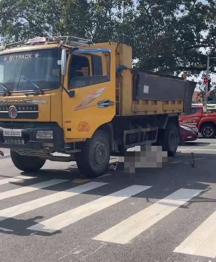 Người phụ nữ ở Quảng Nam chết thương tâm dưới bánh xe ben- Ảnh 1. Người phụ nữ ở Quảng Nam chết thương tâm dưới bánh xe ben- Ảnh 1.