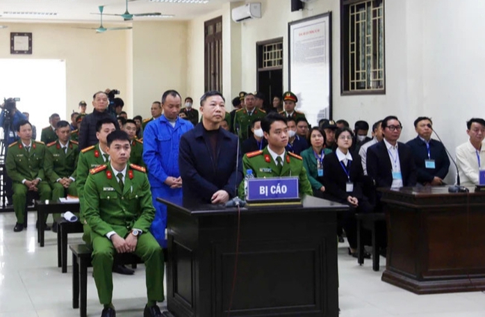 Bị cáo Lưu Bình Nhưỡng: Không trả lại doanh nghiệp 300.000 USD là sai lầm lớn trong cuộc đời- Ảnh 1. Bị cáo Lưu Bình Nhưỡng: Không trả lại doanh nghiệp 300.000 USD là sai lầm lớn trong cuộc đời- Ảnh 1.