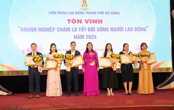 Đà Nẵng: Tổng kết hoạt động Công đoàn, tôn vinh doanh nghiệp, lao động giỏi năm 2024- Ảnh 3. Đà Nẵng: Tổng kết hoạt động Công đoàn, tôn vinh doanh nghiệp, lao động giỏi năm 2024- Ảnh 3.