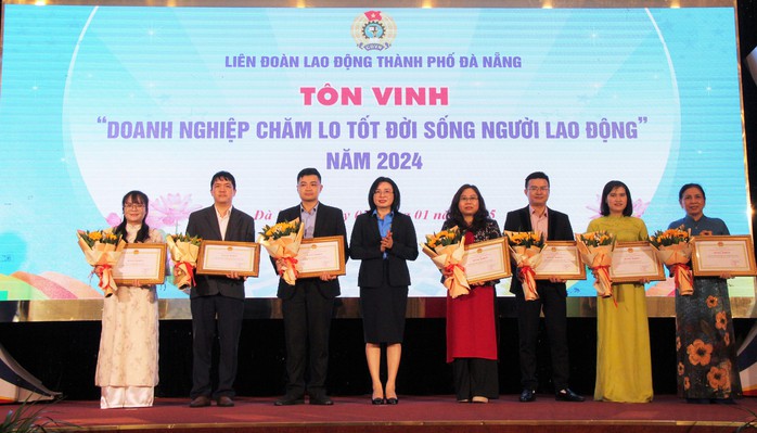 Đà Nẵng: Tổng kết hoạt động Công đoàn, tôn vinh doanh nghiệp, lao động giỏi năm 2024- Ảnh 2. Đà Nẵng: Tổng kết hoạt động Công đoàn, tôn vinh doanh nghiệp, lao động giỏi năm 2024- Ảnh 2.