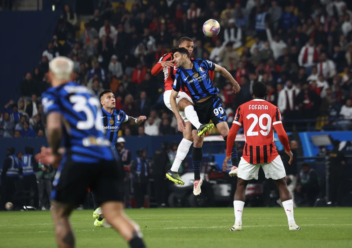 Ngược dòng siêu đỉnh, AC Milan đăng quang Siêu cúp Ý ở Riyadh- Ảnh 3. Ngược dòng siêu đỉnh, AC Milan đăng quang Siêu cúp Ý ở Riyadh- Ảnh 3.