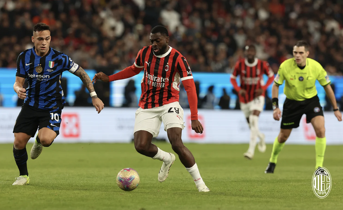 Ngược dòng siêu đỉnh, AC Milan đăng quang Siêu cúp Ý ở Riyadh- Ảnh 2. Ngược dòng siêu đỉnh, AC Milan đăng quang Siêu cúp Ý ở Riyadh- Ảnh 2.