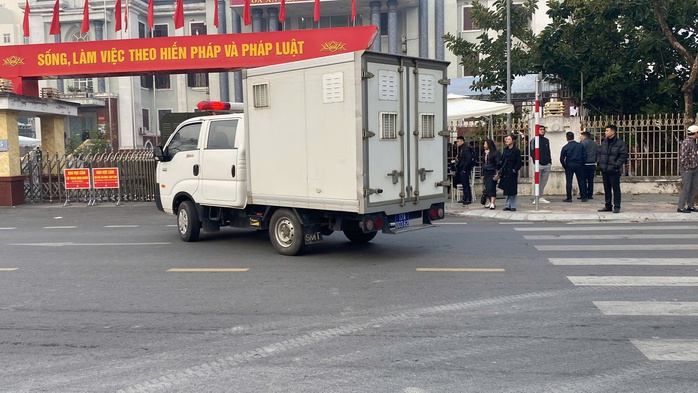 Phiên toà xét xử bị cáo Lưu Bình Nhưỡng và các đồng phạm: An ninh được thắt chặt- Ảnh 4. Phiên toà xét xử bị cáo Lưu Bình Nhưỡng và các đồng phạm: An ninh được thắt chặt- Ảnh 4.