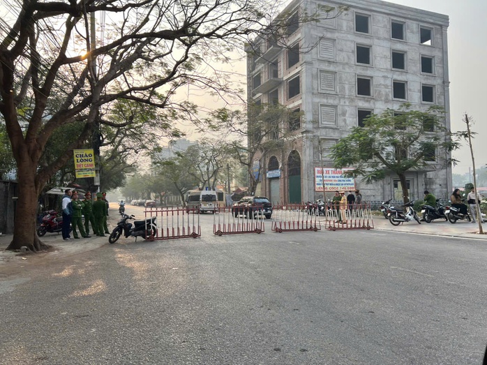 Phiên toà xét xử bị cáo Lưu Bình Nhưỡng và các đồng phạm: An ninh được thắt chặt- Ảnh 1. Phiên toà xét xử bị cáo Lưu Bình Nhưỡng và các đồng phạm: An ninh được thắt chặt- Ảnh 1.