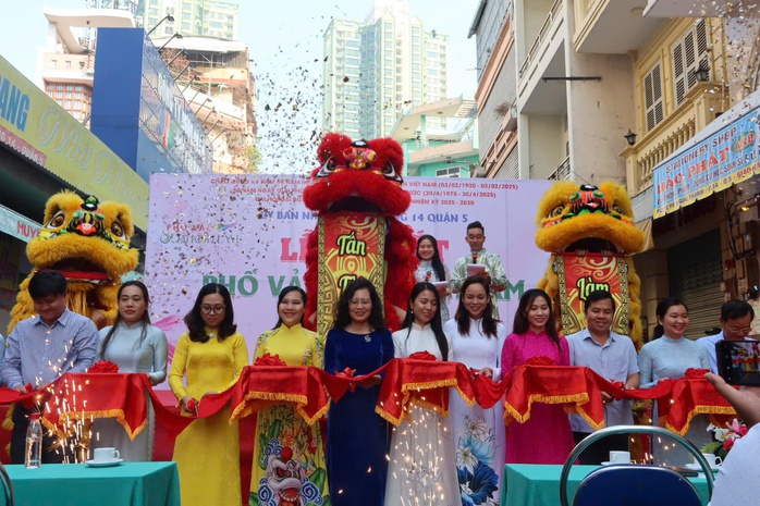 Địa phương nói gì khi đặt tên "Phố vải" Soái Kình Lâm mà không phải chợ vải?- Ảnh 1.