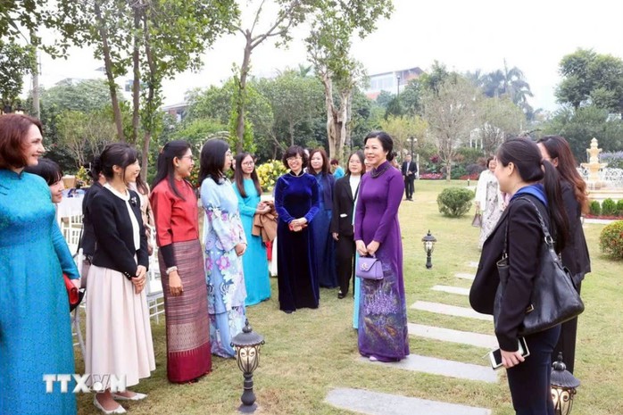 Phu nhân Tổng Bí thư Tô Lâm gặp mặt thân mật Nhóm Phụ nữ Cộng đồng ASEAN- Ảnh 3. Phu nhân Tổng Bí thư Tô Lâm gặp mặt thân mật Nhóm Phụ nữ Cộng đồng ASEAN- Ảnh 3.