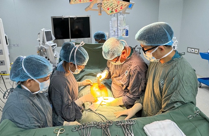 Cuộc thi viết “NGƯỜI THẦY THUỐC TRONG TÔI”: Cứu tinh của bệnh nhân ung thư cổ tử cung- Ảnh 2. Cuộc thi viết “NGƯỜI THẦY THUỐC TRONG TÔI”: Cứu tinh của bệnh nhân ung thư cổ tử cung- Ảnh 2.