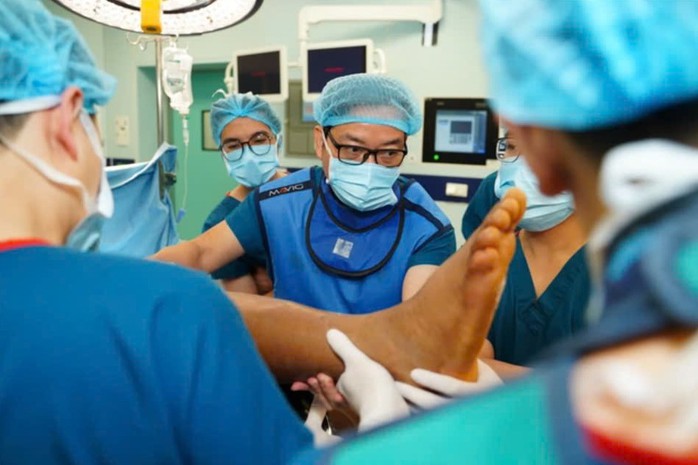 Vì sao Xuân Son về Việt Nam phẫu thuật chứ không phải ở nước ngoài?- Ảnh 5. Vì sao Xuân Son về Việt Nam phẫu thuật chứ không phải ở nước ngoài?- Ảnh 5.