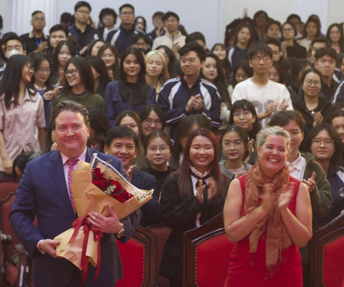 Đại sứ Marc Knapper: Chúng ta sẽ gieo trồng gì cho tương lai Việt - Mỹ?- Ảnh 12. Đại sứ Marc Knapper: Chúng ta sẽ gieo trồng gì cho tương lai Việt - Mỹ?- Ảnh 12.