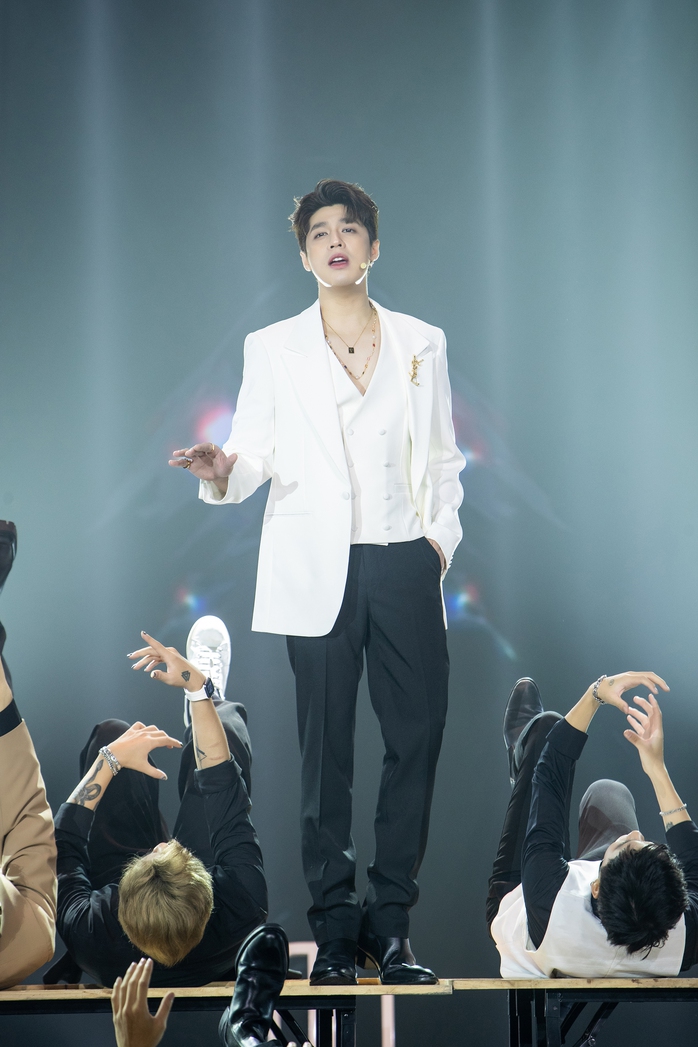 Noo Phước Thịnh đầy cảm xúc với ca khúc Tết ở Gala Nhạc Việt- Ảnh 1. Noo Phước Thịnh đầy cảm xúc với ca khúc Tết ở Gala Nhạc Việt- Ảnh 1.